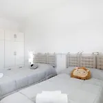 Oramas House - Pool & Terrace アパート